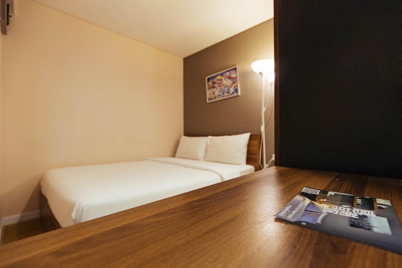 Roomme Hospitality Nang Linchee Branch Bangkok Eksteriør billede